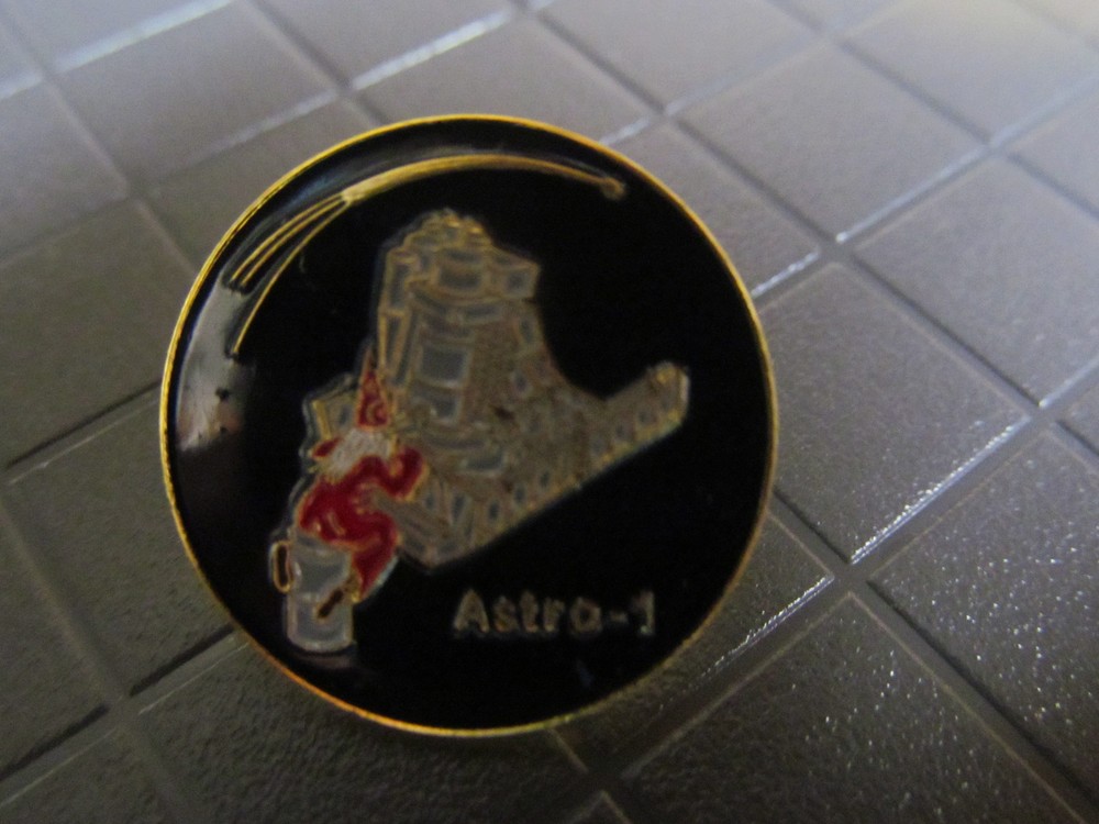 ASTRO 1   LAPEL PIN