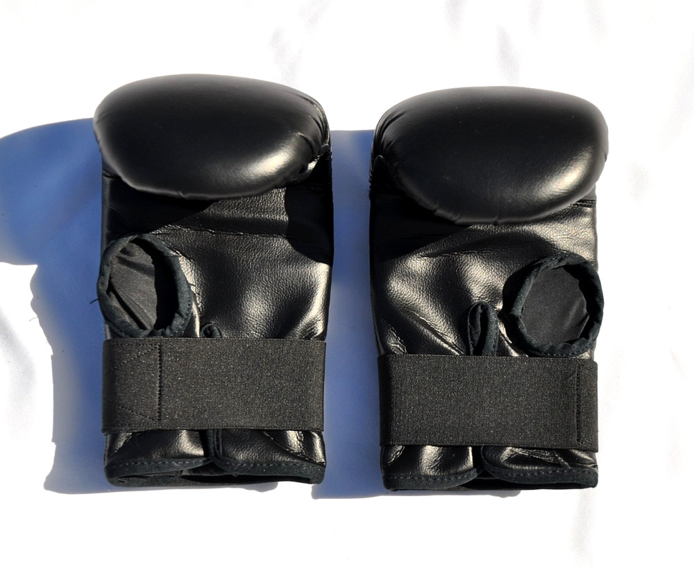 CKO Kickboxing Unisex Black Gloves size Medium EUC
