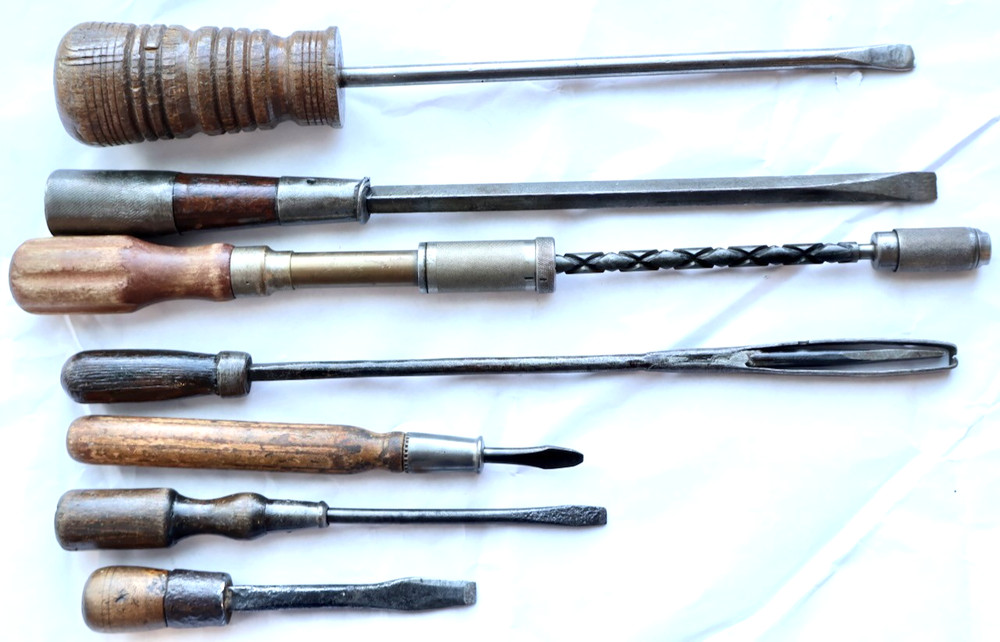 (7) Wood Handle Screwdrivers / Craftsman - Irwin / Mountain Top Tools