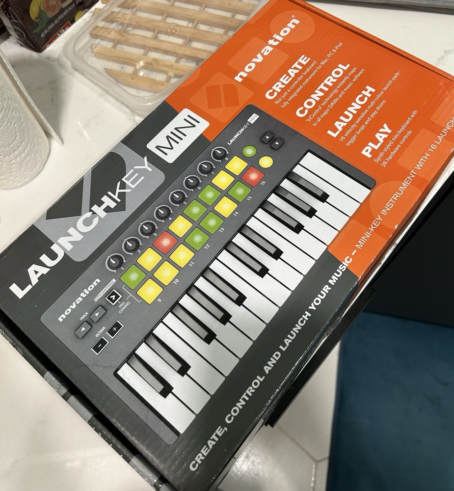 Novation Launchkey Mini MK2 26 Hardware Mini-key Instrument Keyboard Controller