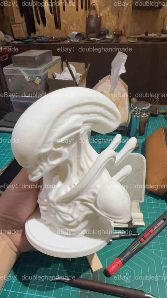 Alien 3D Printed Statue Model – Black and White Versions Available
