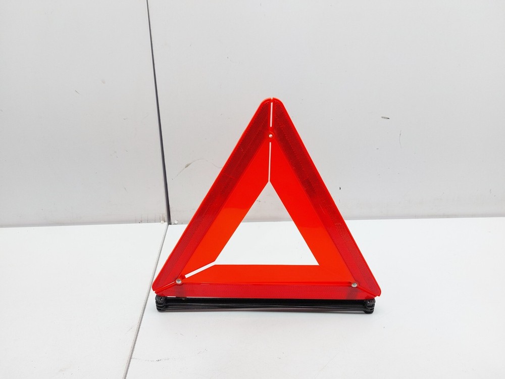 AUDI TT MK3 8S HAZARD WARNING TRIANGLE  2016