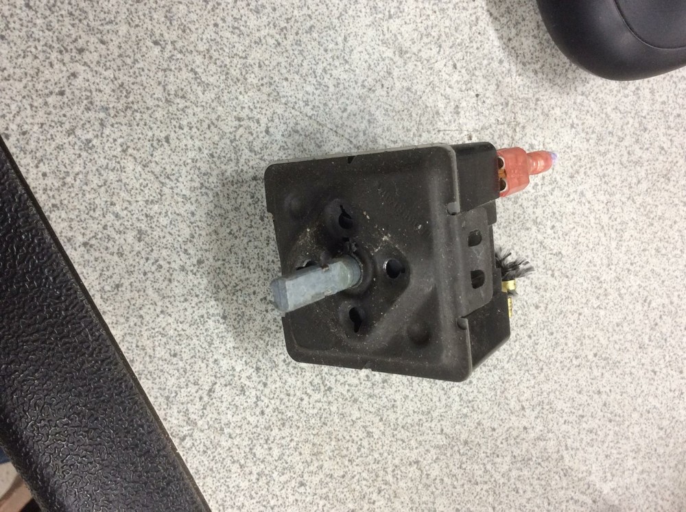 Amana or Whirlpool Range Burner Element Switch Part # 31556302