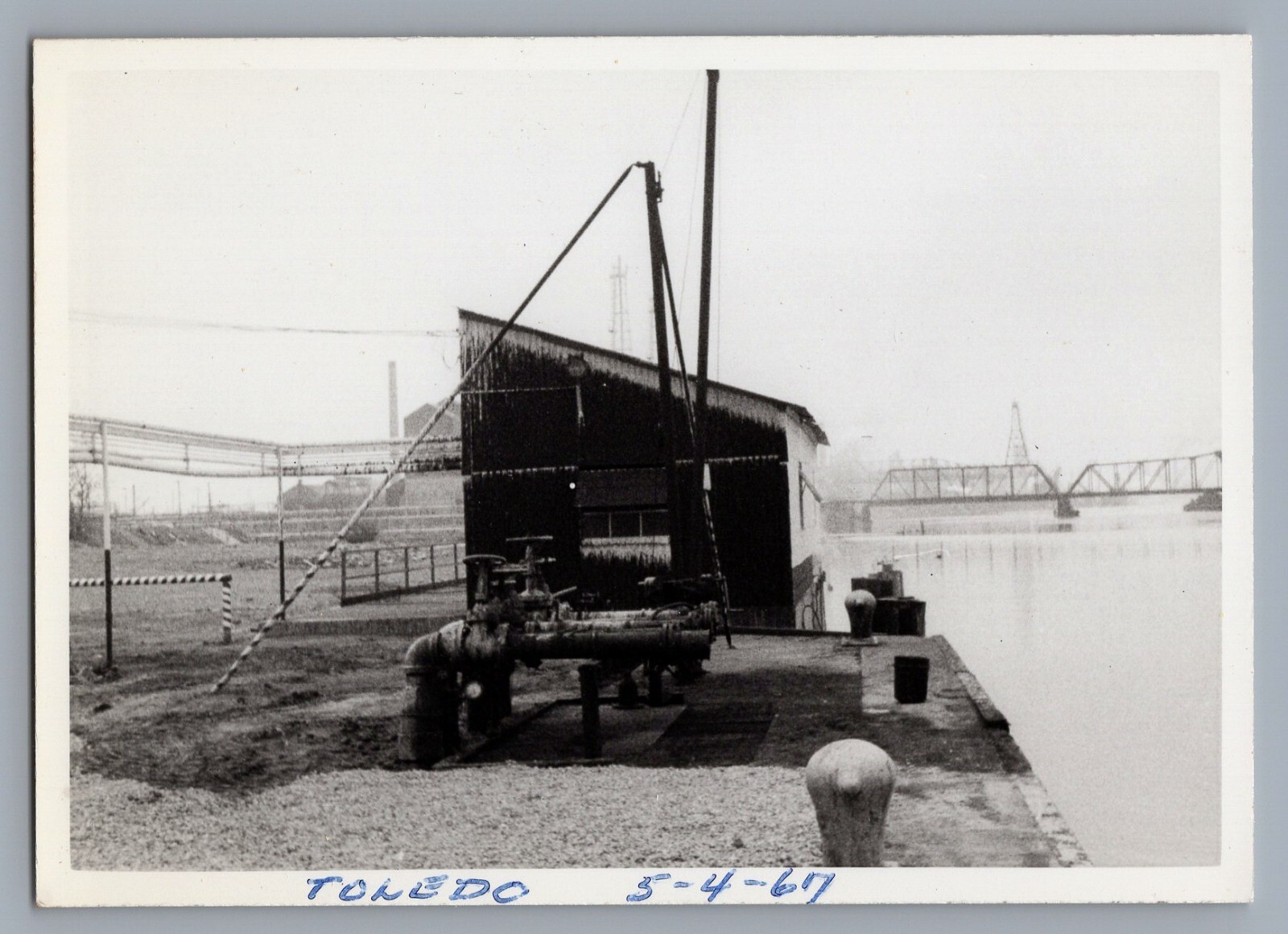 1967 Gulf Oil & Gas Vintage 4.25 x 3" Photo Pipeline Toledo, Ohio   9398