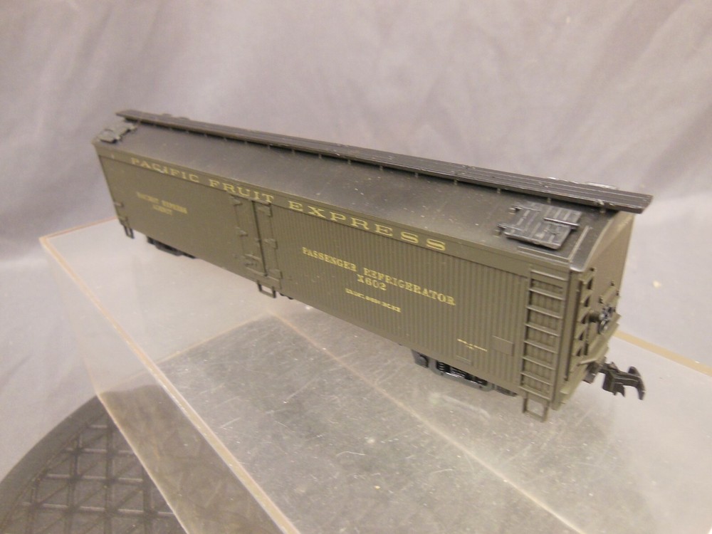 HO SCALE PACIFIC FRUIT EXPRESS RAE REEFER X602