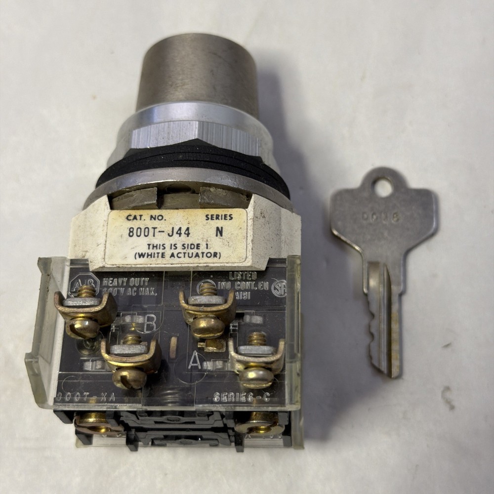 Allen Bradley 800T-J44 Keyed Selector Switch