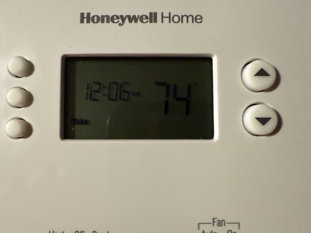 Honeywell Home RTH221B1039 Programmable Thermostat, White