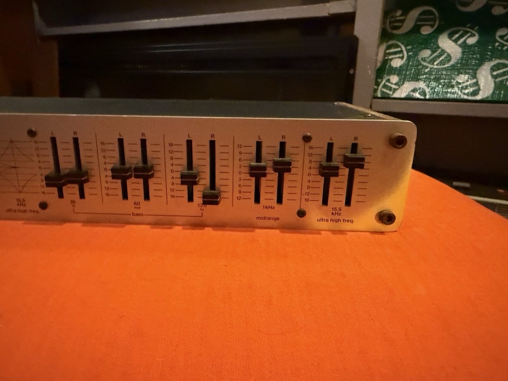 AUDIOCONTROL D-520 Subsonic Filter Equalizer