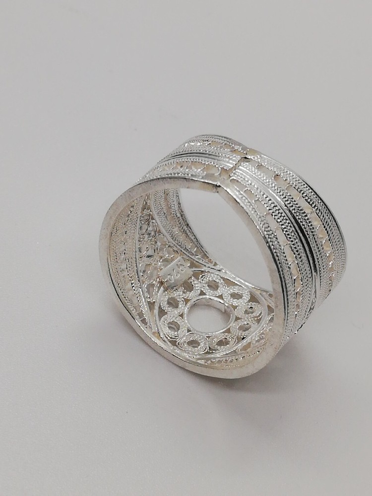 . 970 Solid Silver Women's Ring Size 8 Filigree New.