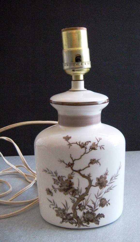 BEAUTIFUL CERAMIC CREAM WITH PAINTED TREE DESIGN TABLE LAMP