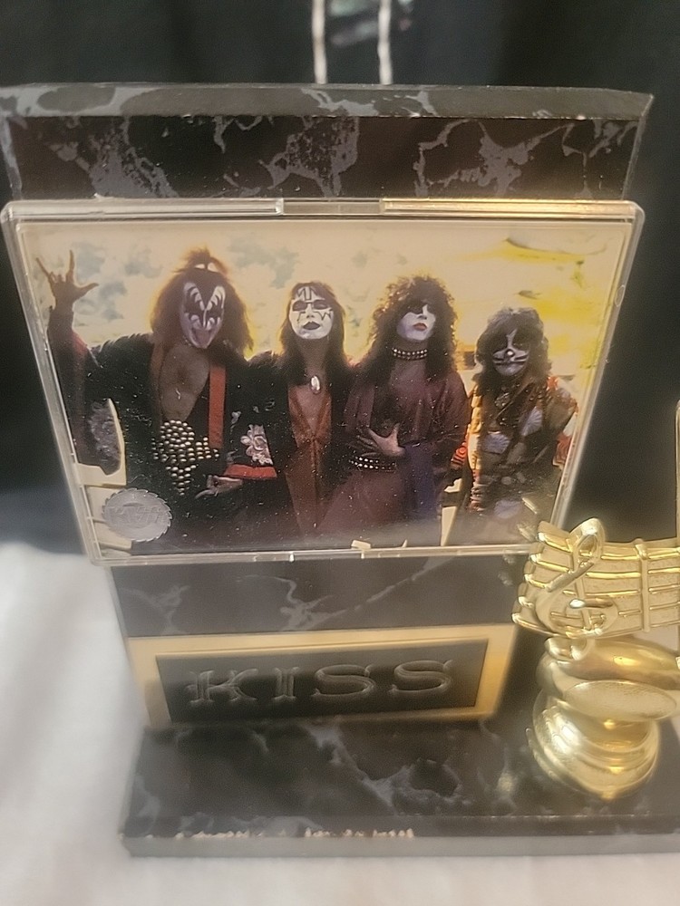 COOL KISS PLAQUE
