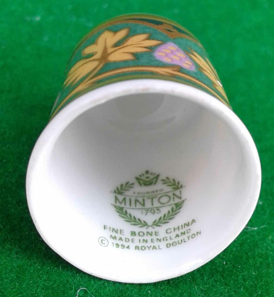 MINTON THIMBLE - LEAF PATTERN.
