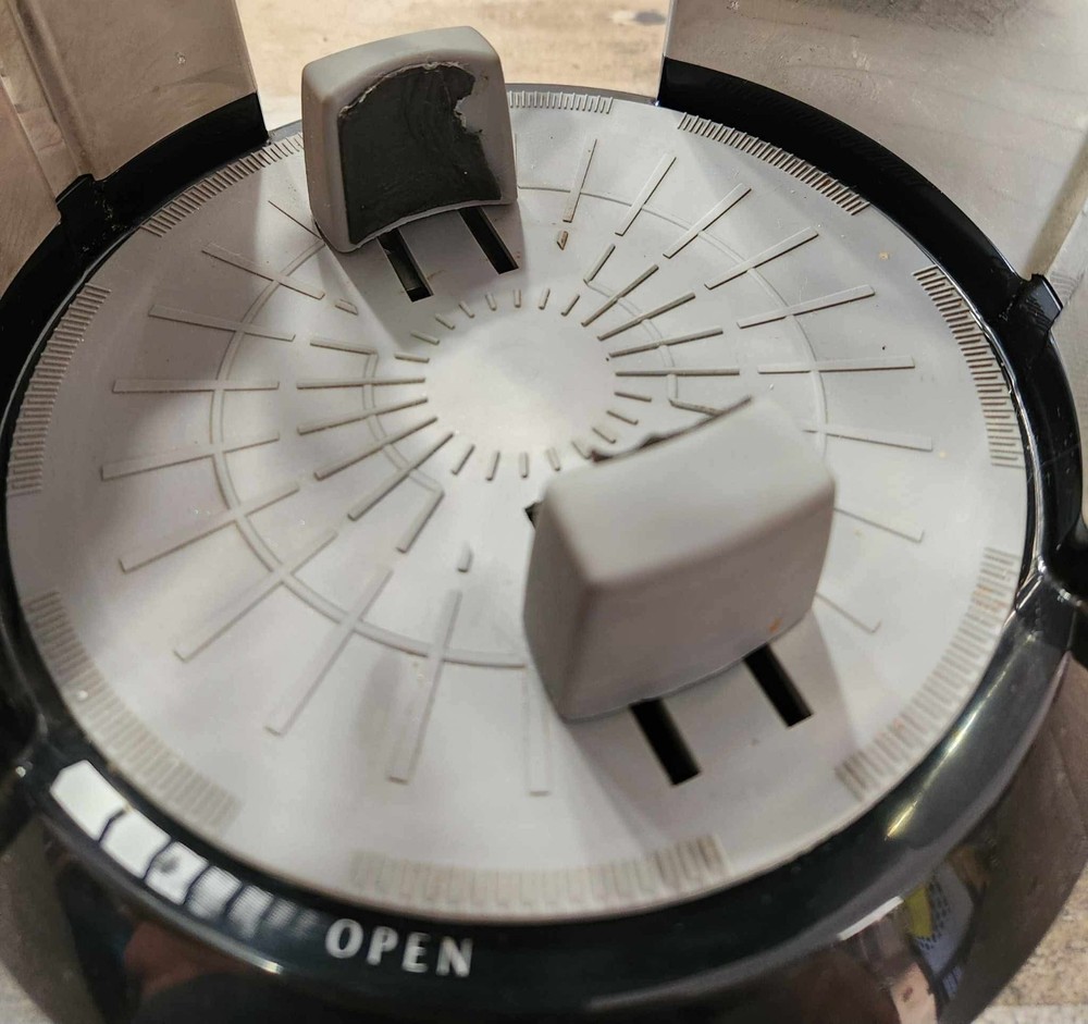 Black & Decker Lids Off Automatic Jar Opener JW200B