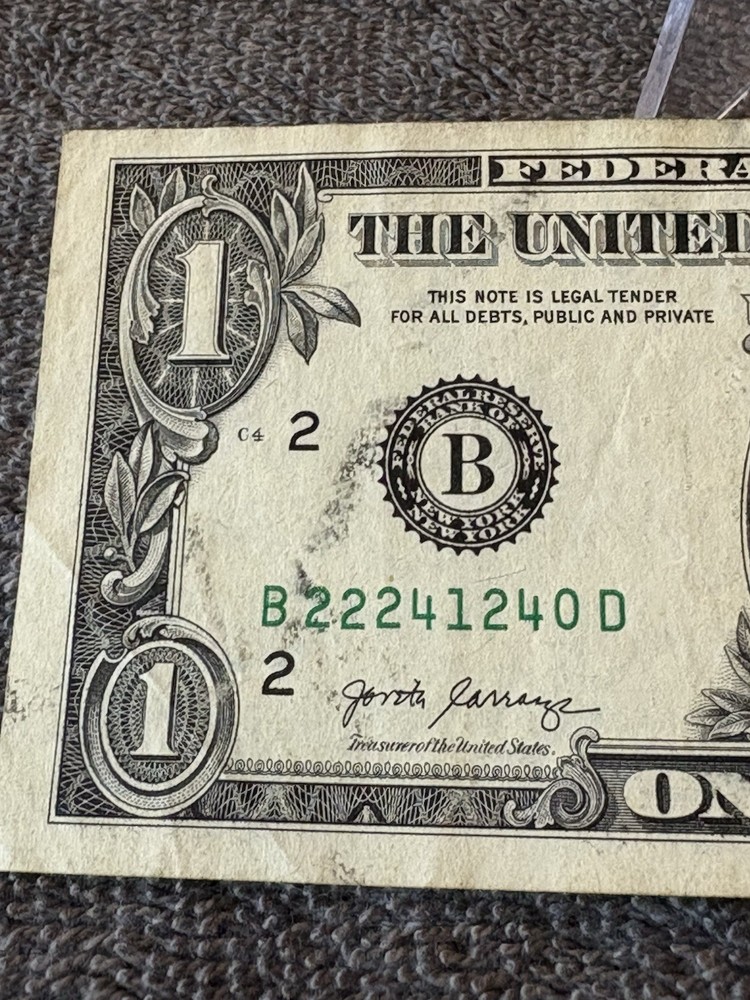 Mid Alignment Edges Dollar Bill
