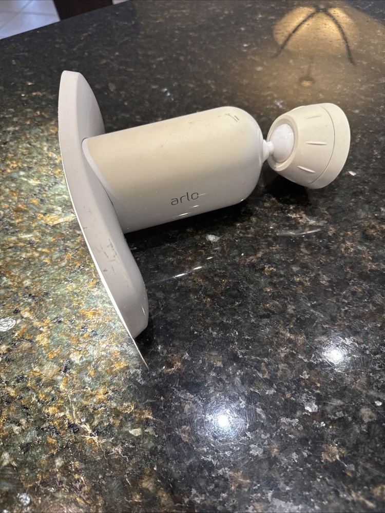 Arlo FB1001-100NAS Pro 3 Floodlight Security Camera White