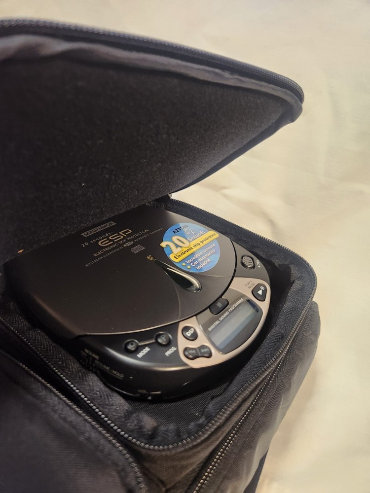 Philips Magnavox 20 Sec ESP Portable CD Player With Wall AC + Case Logic Case