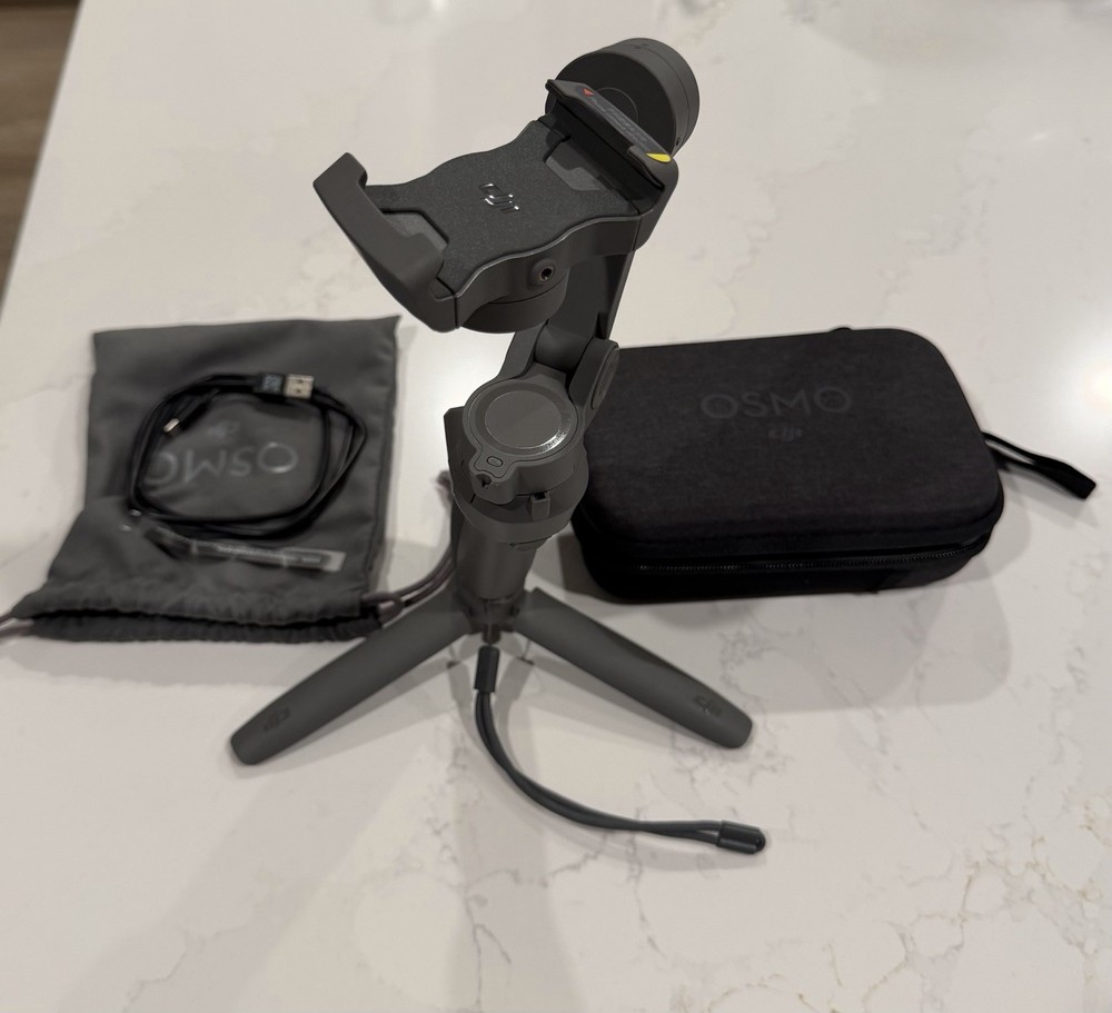 DJI Osmo Mobile 3 Combo - Gimbal Stabilizer