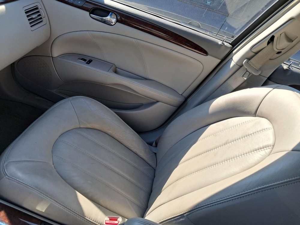 LUCERNE 2011 Glove Box 4857780