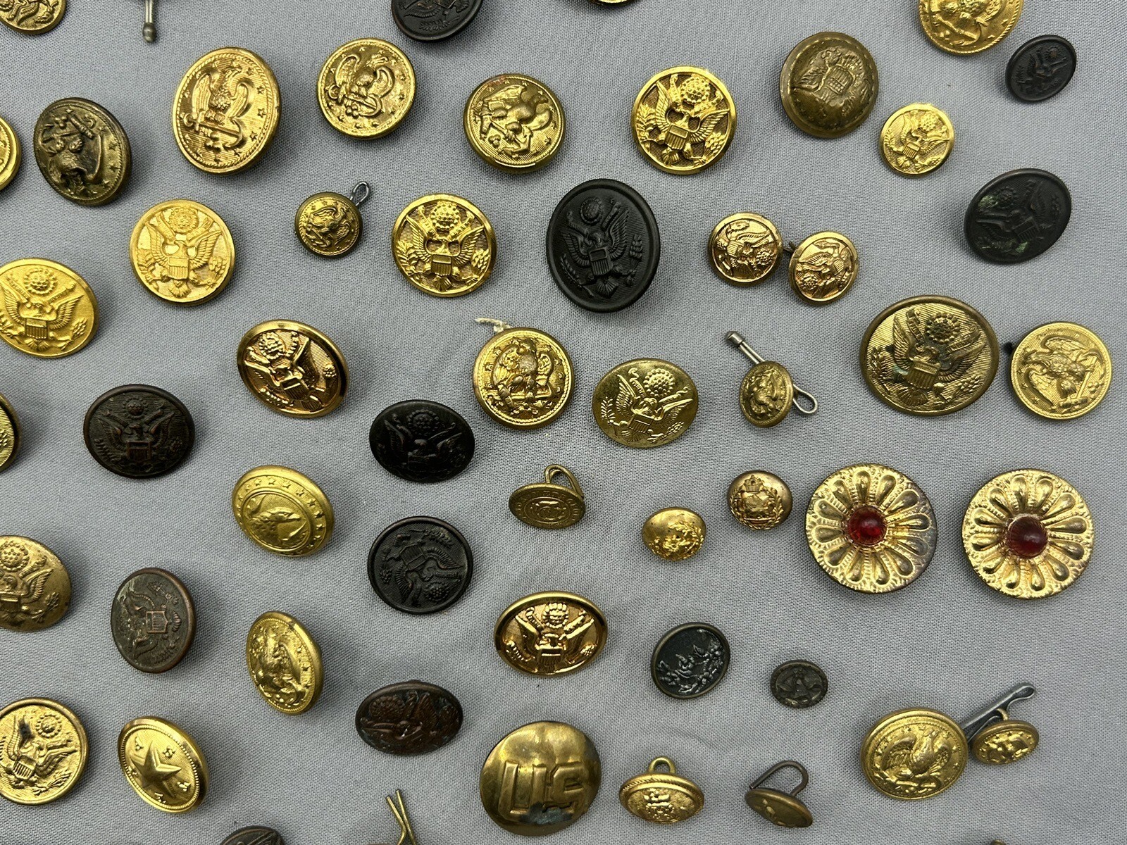 Random Lot Of (4) Original War Buttons - Military Antique Brass More Read