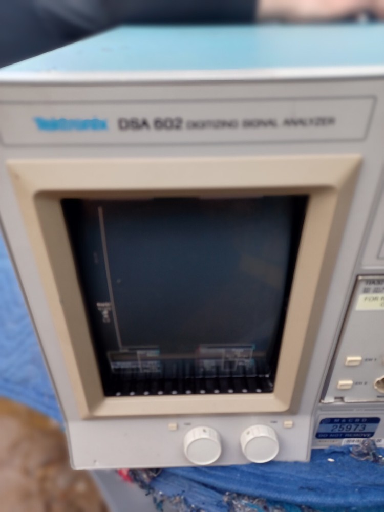 TEKTRONICS DSA 602 DIGITIZING SIGNAL ANALYZER