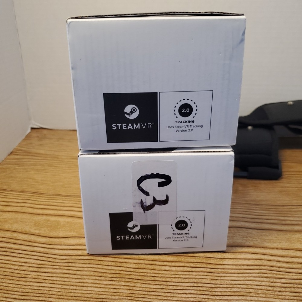2x HTC Vive Tracker 2018 2.0 Full Body Tracking VRChat - Complete Dongle Straps