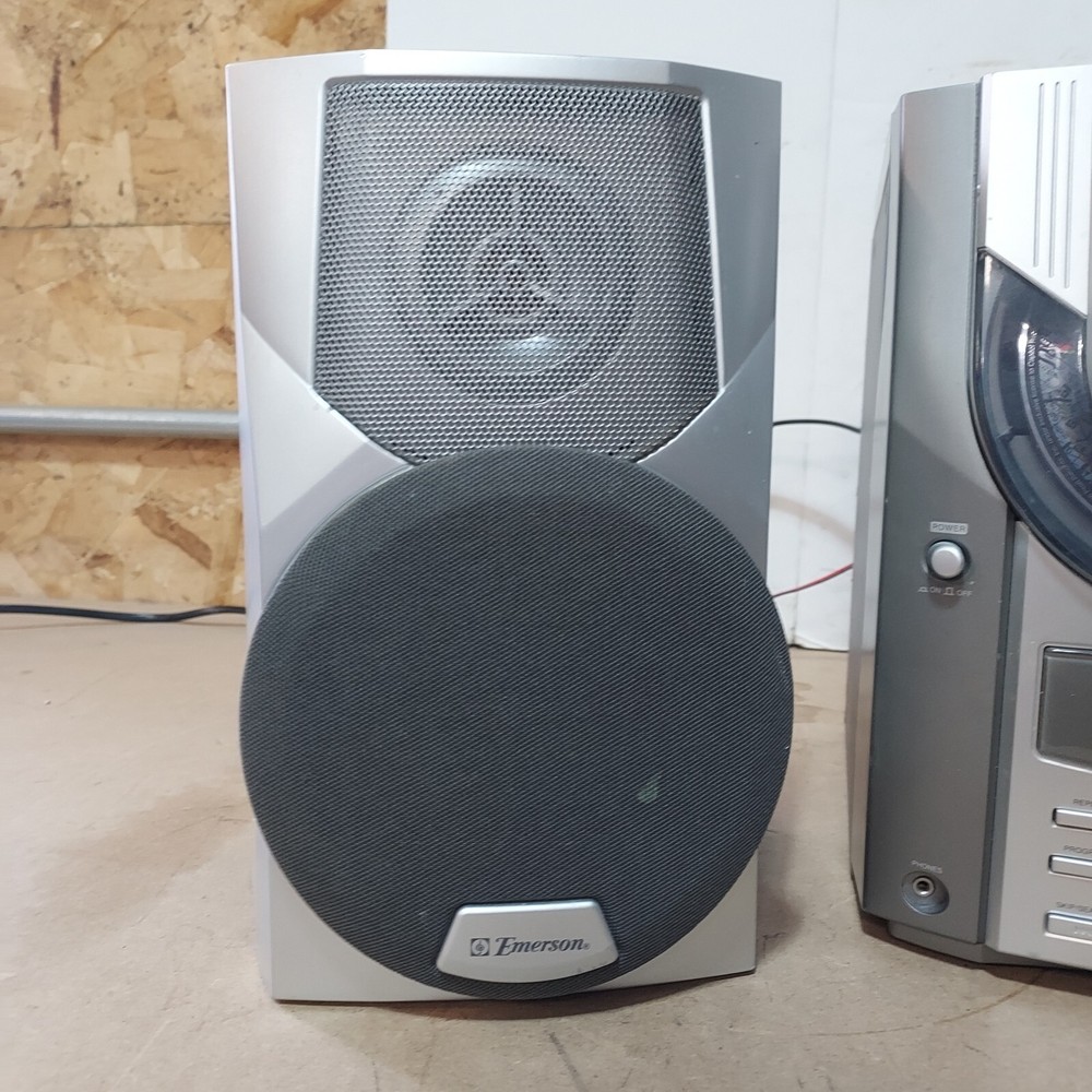 Emerson Compact Disc Player 16 track Model MS7628 - Check Description