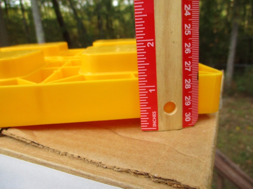 Camco Heavy Duty RV Leveling Blocks Durable Resin Interlocking Blocks Stack (10)