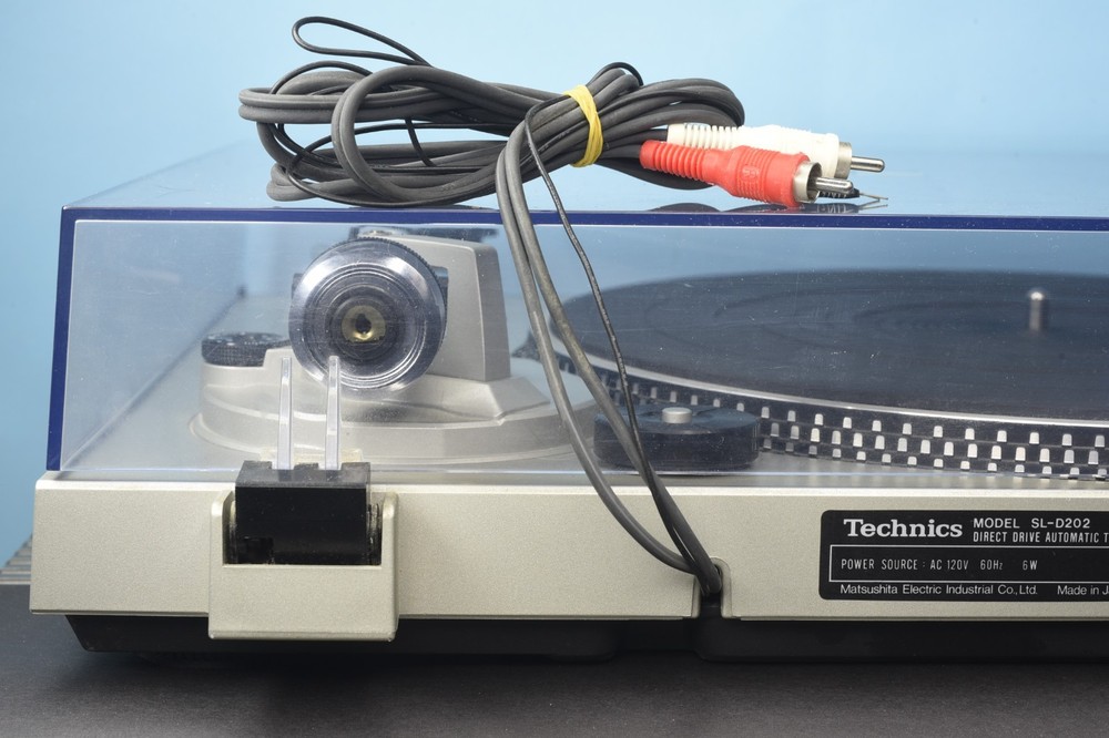 Technics SL-D202 Direct Drive Automatic Turntable System Ortofon VMS3E Cartridge