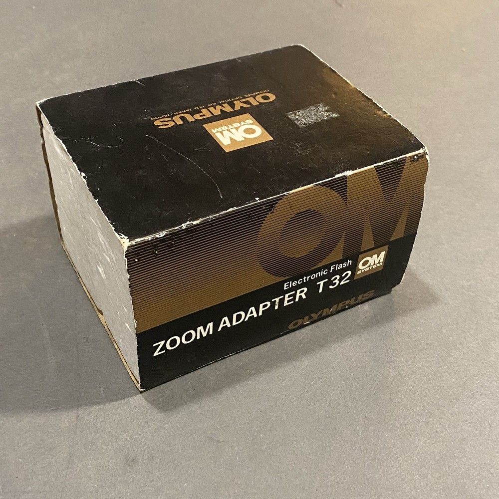 OLYMPUS OM System Electronic Flash Zoom Adapter T 32