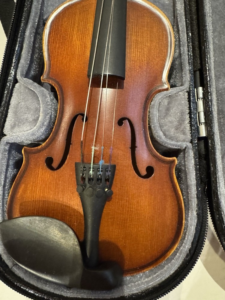 4-Strings 1/8 Violin w/ Backpack Case and Bow.