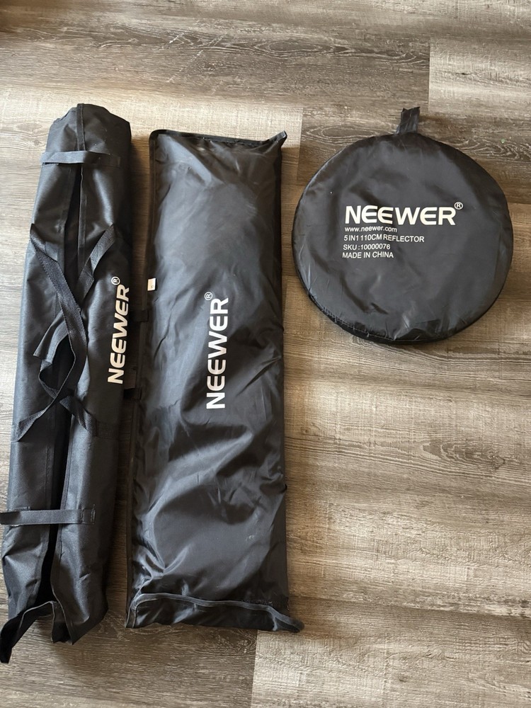 Neewer Bundle-Reflector-Backdrop Stand-110 CM Soft Box