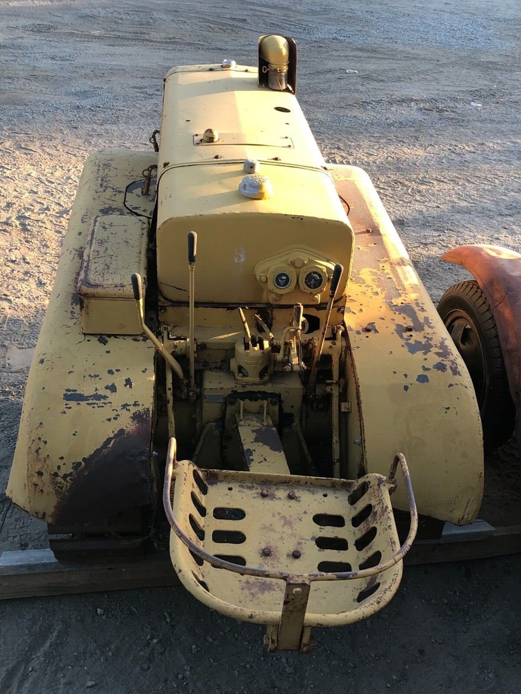 CAT D2 ORCHARD TRACTOR