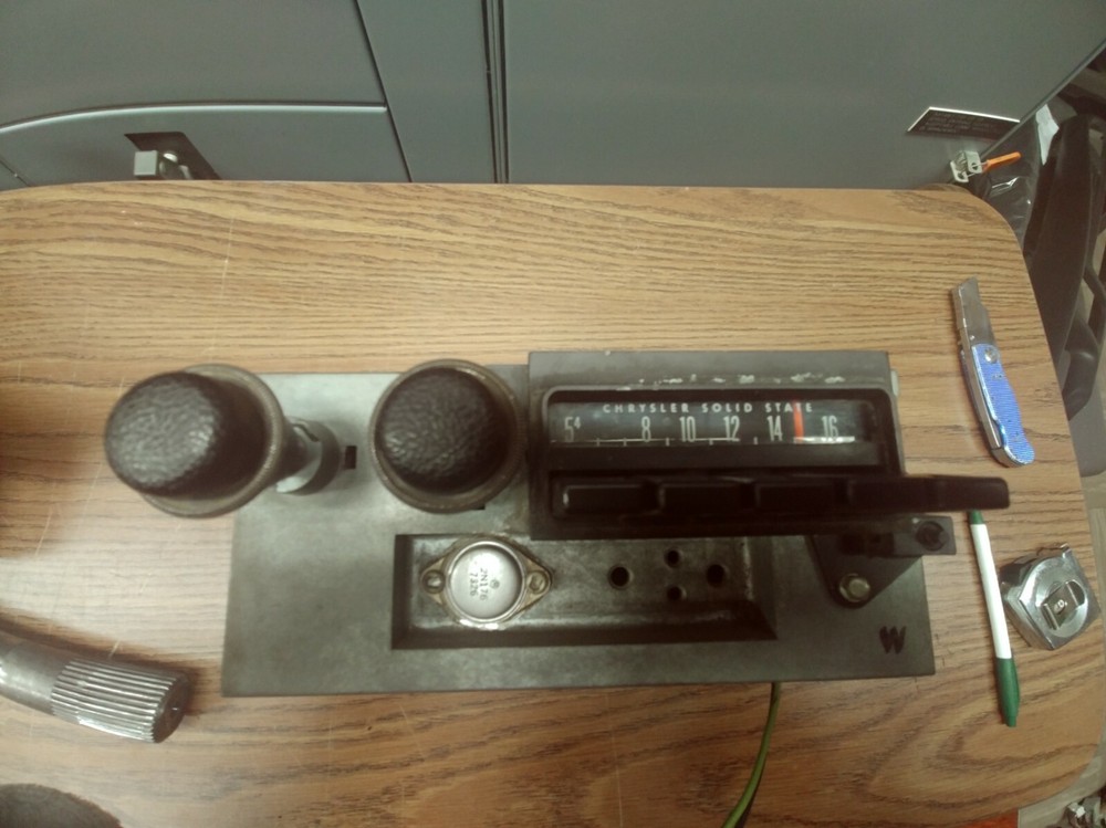 Mopar 1971 - 1974 B-Body AM Radio Chrysler Solid State