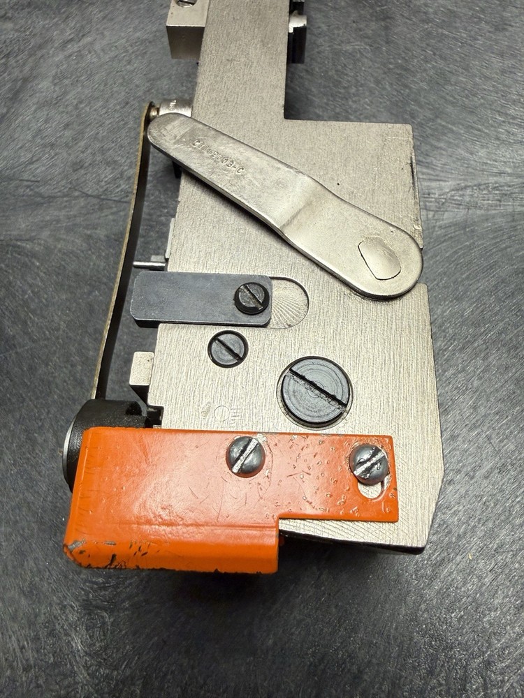 ISP M2000 Stitching Head. Stitcher For Booklets Bindery