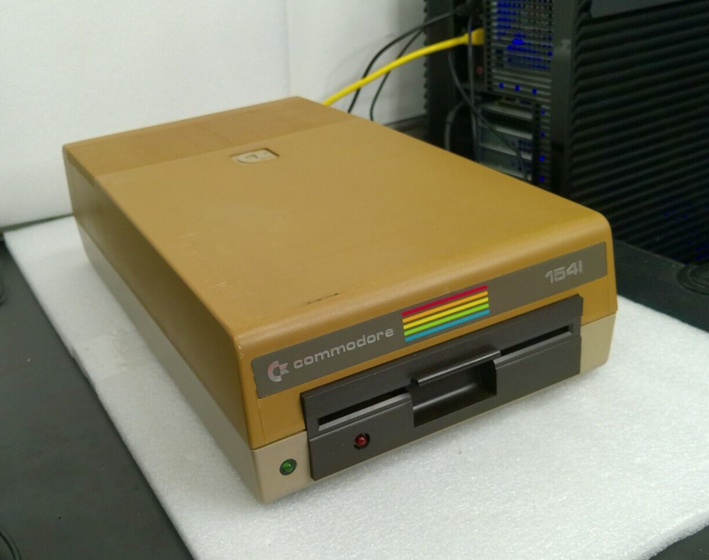 Commodore 1541 Single Floppy Disk Drive (BR978H1541) W Manual