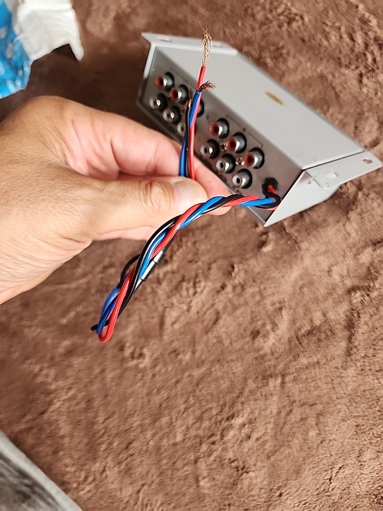 Audiopipe, Split -3003. MULTI AUDIO AMPLIFIER SPLITTER.