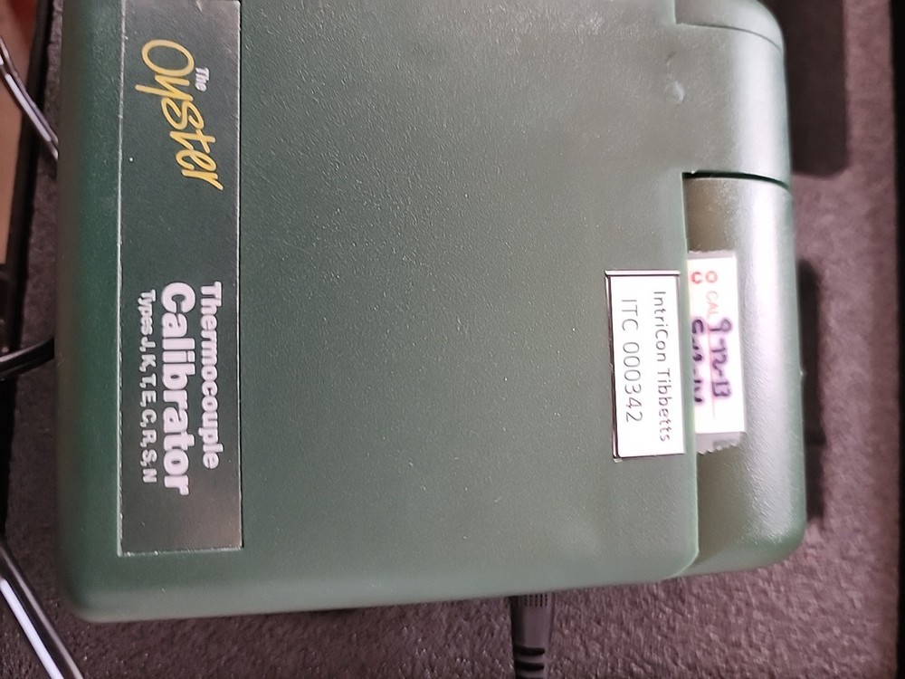 EXTECH Instruments The Oyster 433201A Microprocessor Thermocouple Calibrator