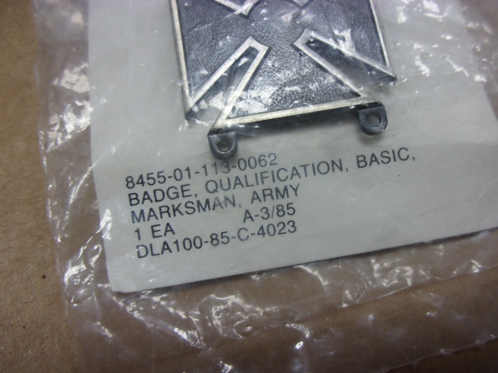 US Army Uniform Basic Marksman Marksmanship Badge Qualification Pin 8455-01-113