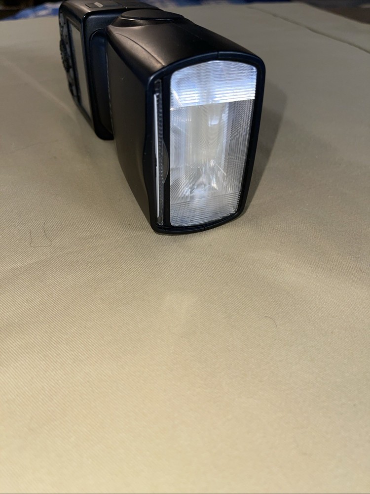 (Rl2) Flashpoint Zoom Li-ion R2 TTL On-Camera Flash includes battery