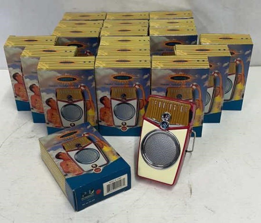 VINTAGE STYLE BEACH BOY RED AMFM TRANSISTOR RADIO 6Os RETRO WORKS GREAT & BOX