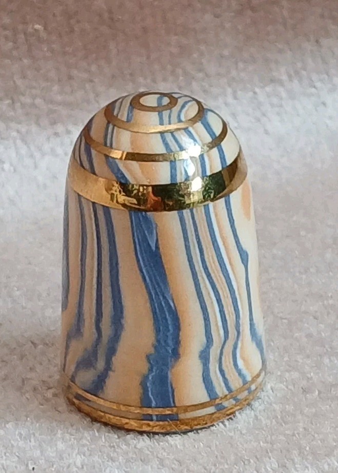 BOUCHER ORIGINAL AGATEWARE THIMBLE No 14 U2S2