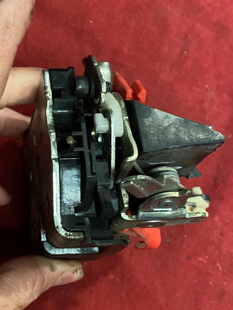 PASSENGER Side Door Latch 1120032 GECOM RIGHT HAND