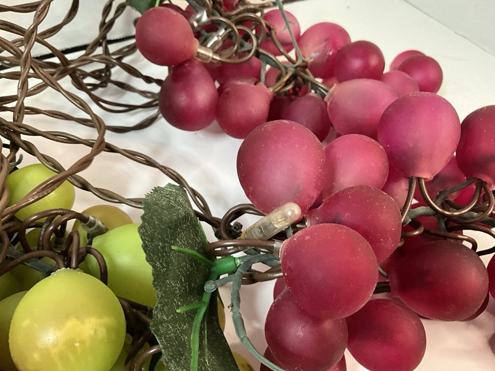 Vintage Plastic Rubber Grape String Lights Working 25’ Long 6 Clusters Red/green