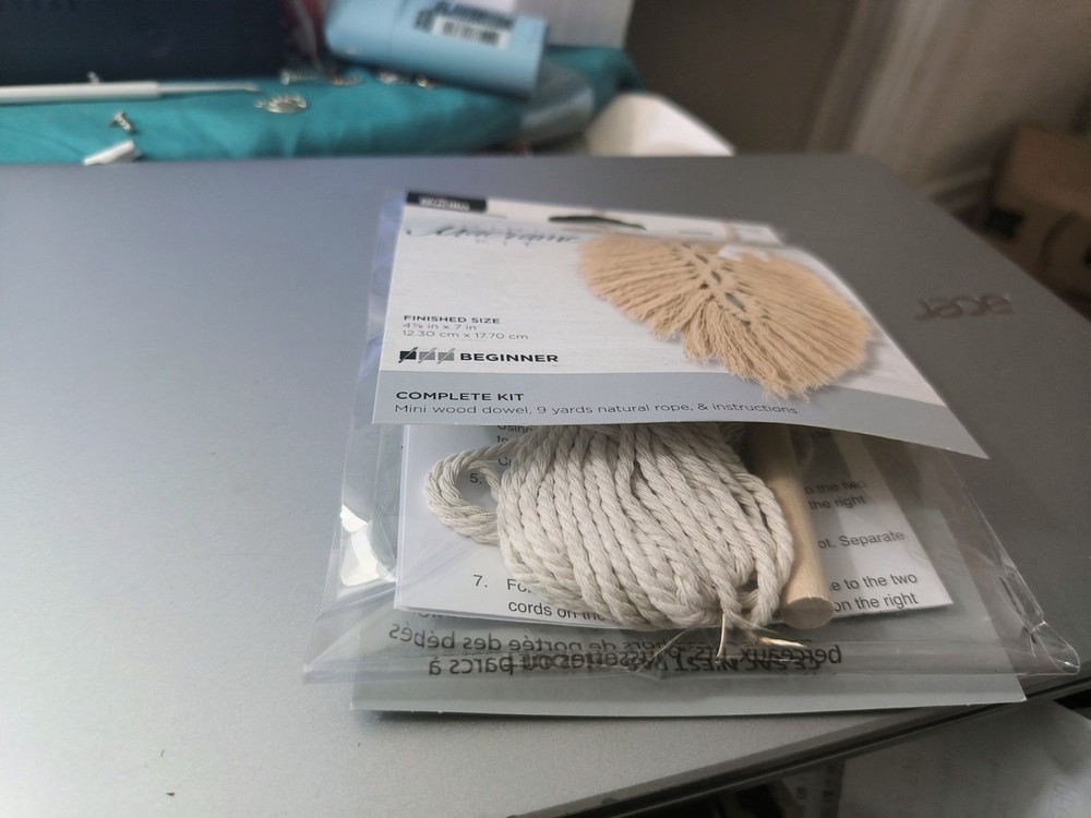 *Plaid Bucilla Mini Macrame Set leaf 4 7/8 X 7".