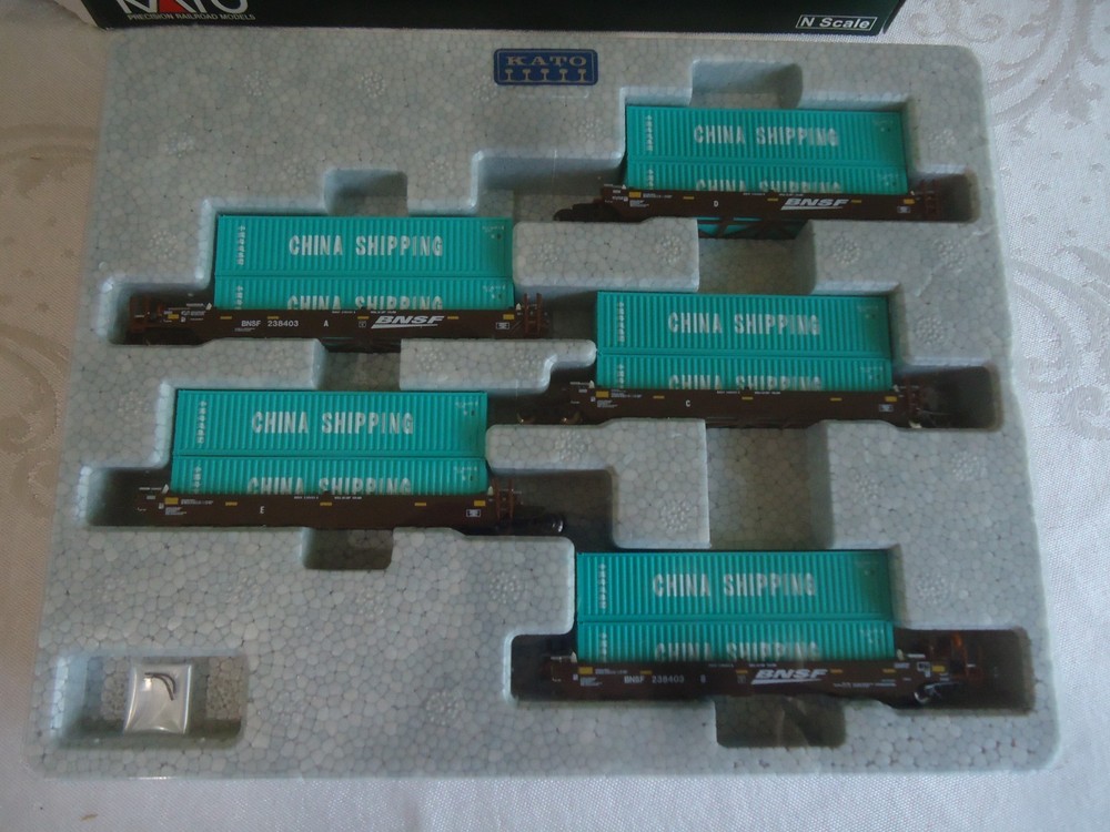 Kato N Scale Gunderson MAXI-I Double Stack Car 5 Unit Set
