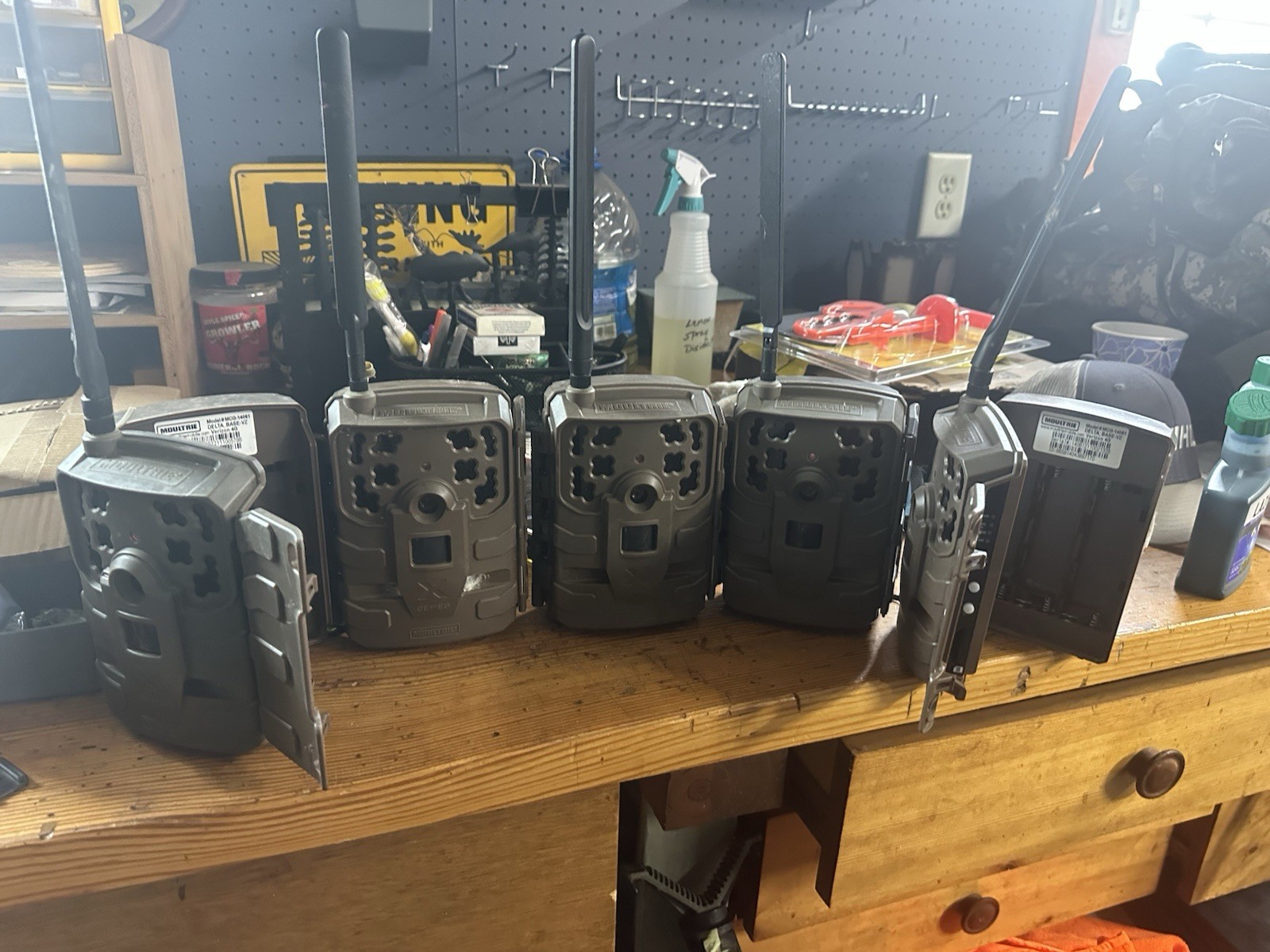 Moultrie Wireless Delta Base VZ Trail Cameras Lot of 5  & Metal Security Cases