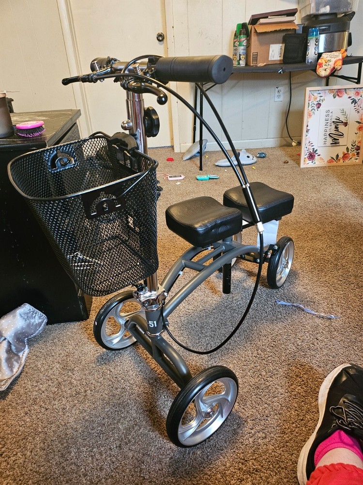 Drive Medical 796 Steerable Knee Walker