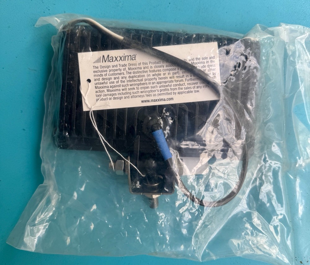 MAXXIMA MWL-05SP 6 LED RECTANGULAR WORK LIGHT 1000 lumens.