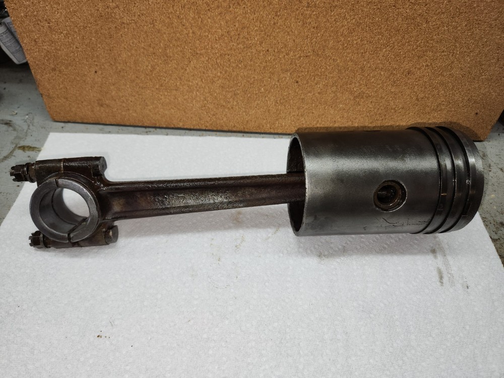 1 1/2 HP IHC M Engine Piston And Connecting Rod For Spark Plug Style Engine.
