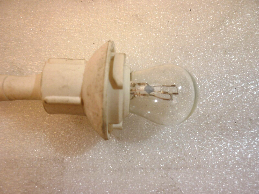 Baker Muncie Socket w/3175 Bulb, pn G5002662